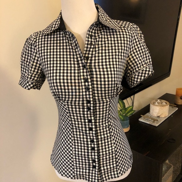 Guess super cute gingham button down bubble sleeve - Picture 2 of 11